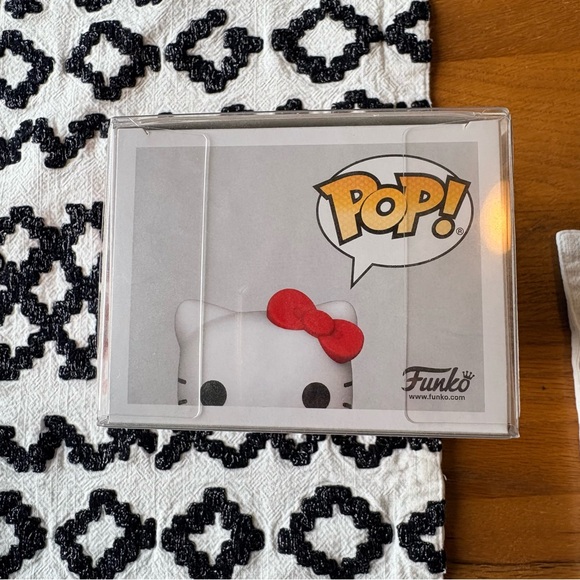 Funko Pop Hello Kitty in Noodle Cup #46 - Picture 5 of 6